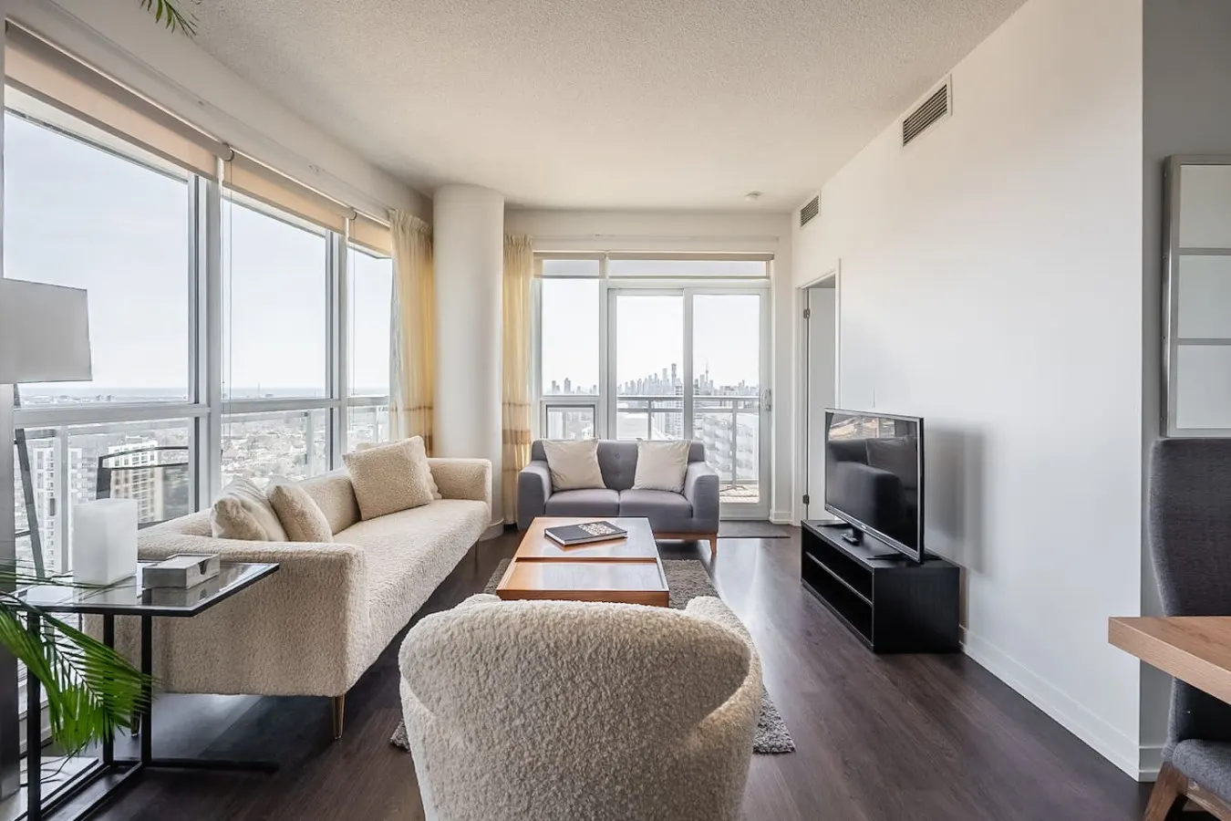 Modern 2BR/2BA Breathtaking Views Parking Spot 9
