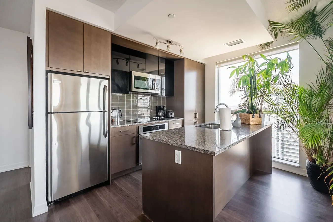 Modern 2BR/2BA Breathtaking Views Parking Spot 13