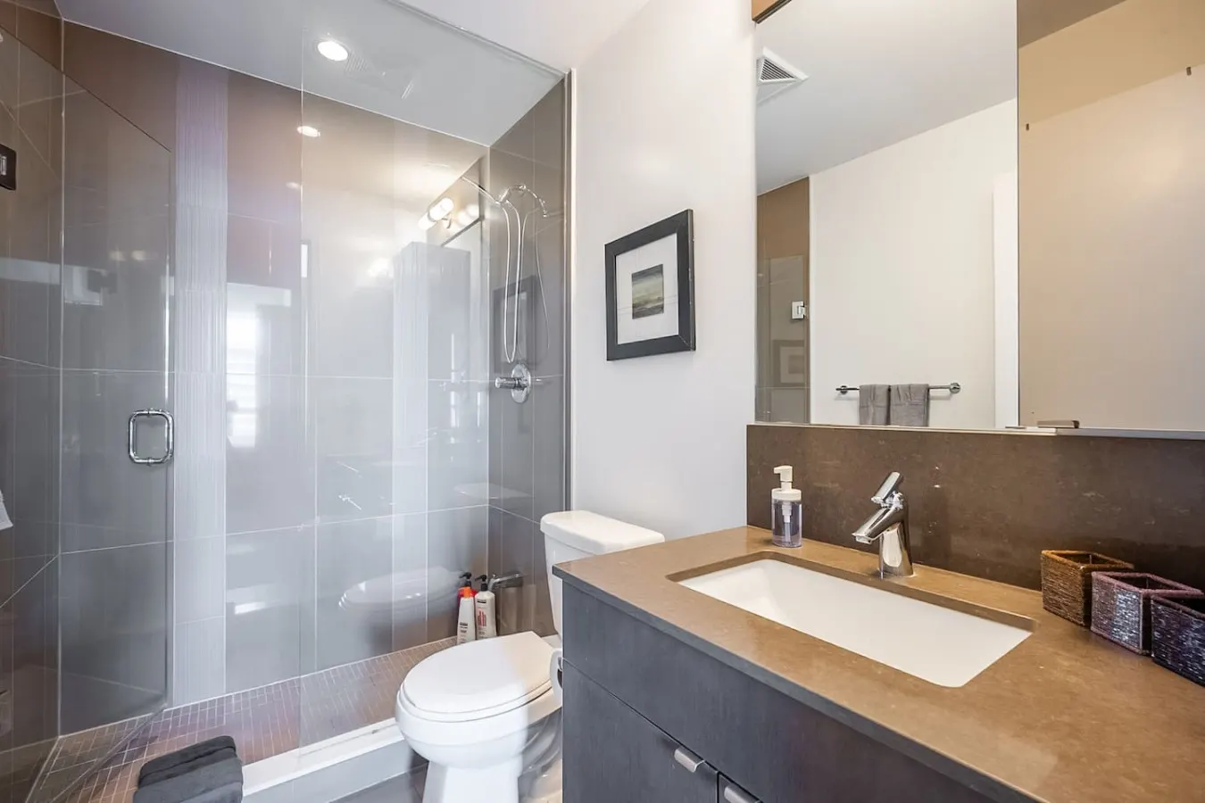 Modern 2BR/2BA Breathtaking Views Parking Spot 17