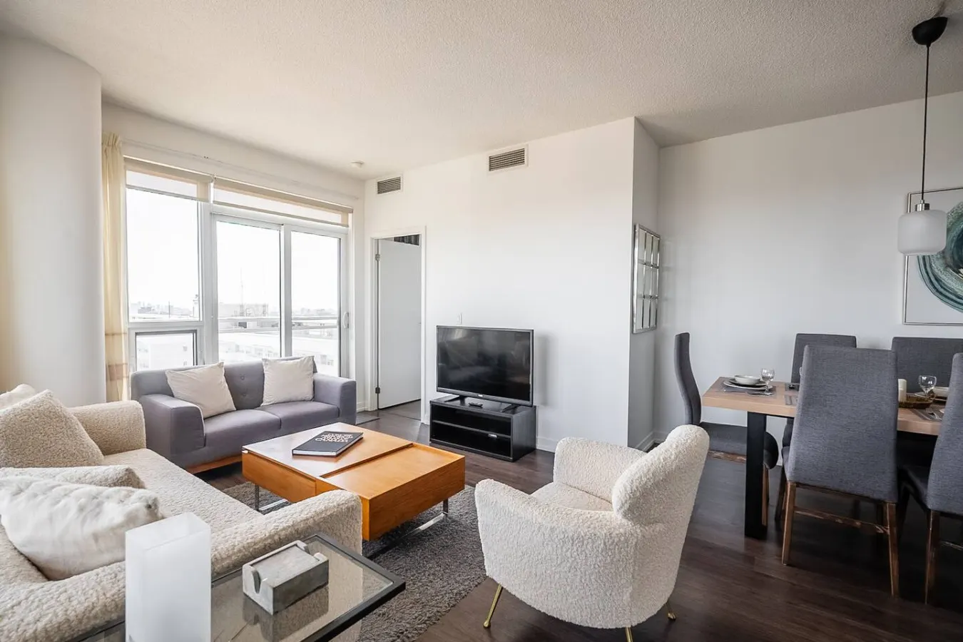 Modern 2BR/2BA Breathtaking Views Parking Spot 3