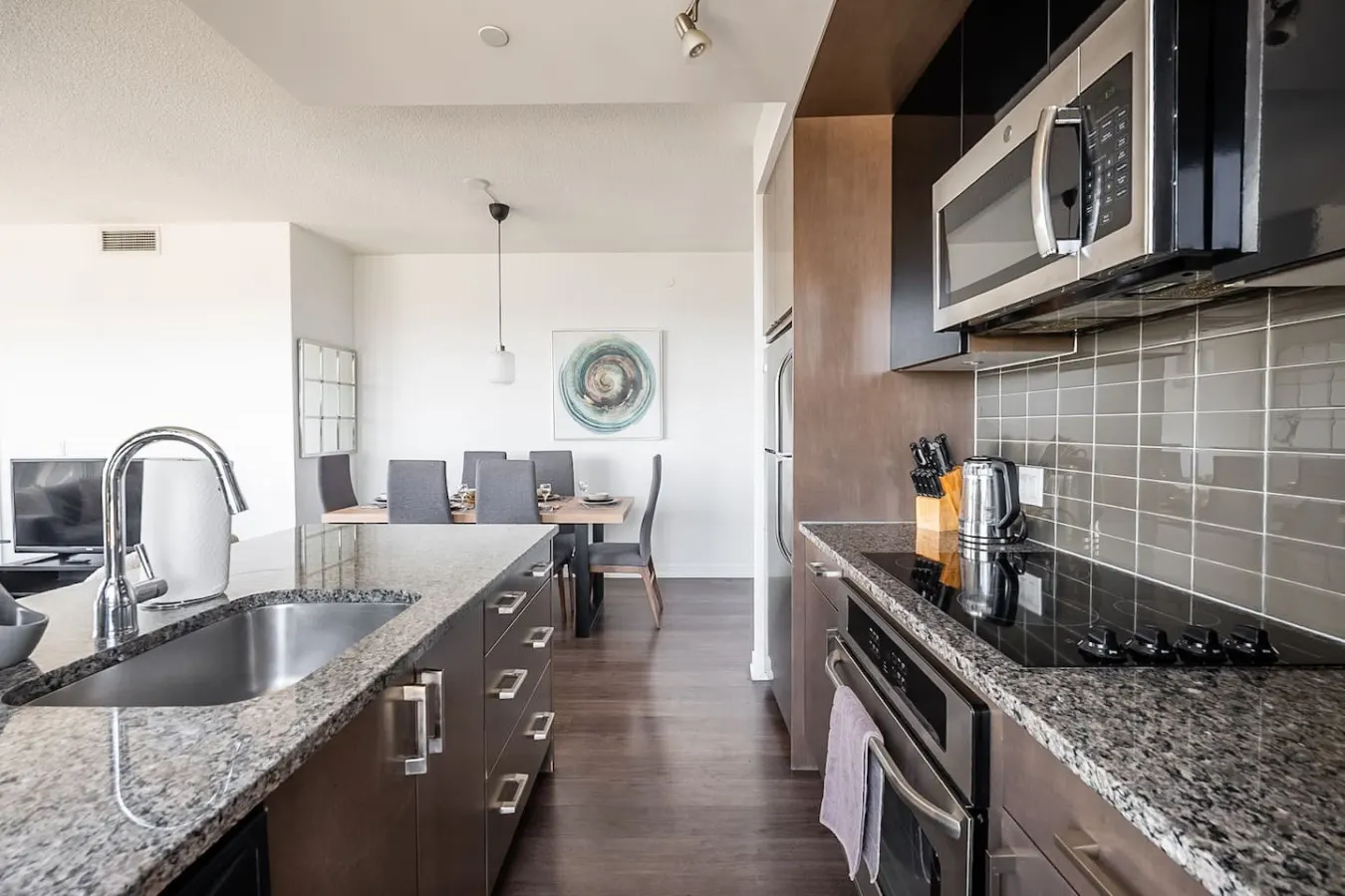 Modern 2BR/2BA Breathtaking Views Parking Spot 7