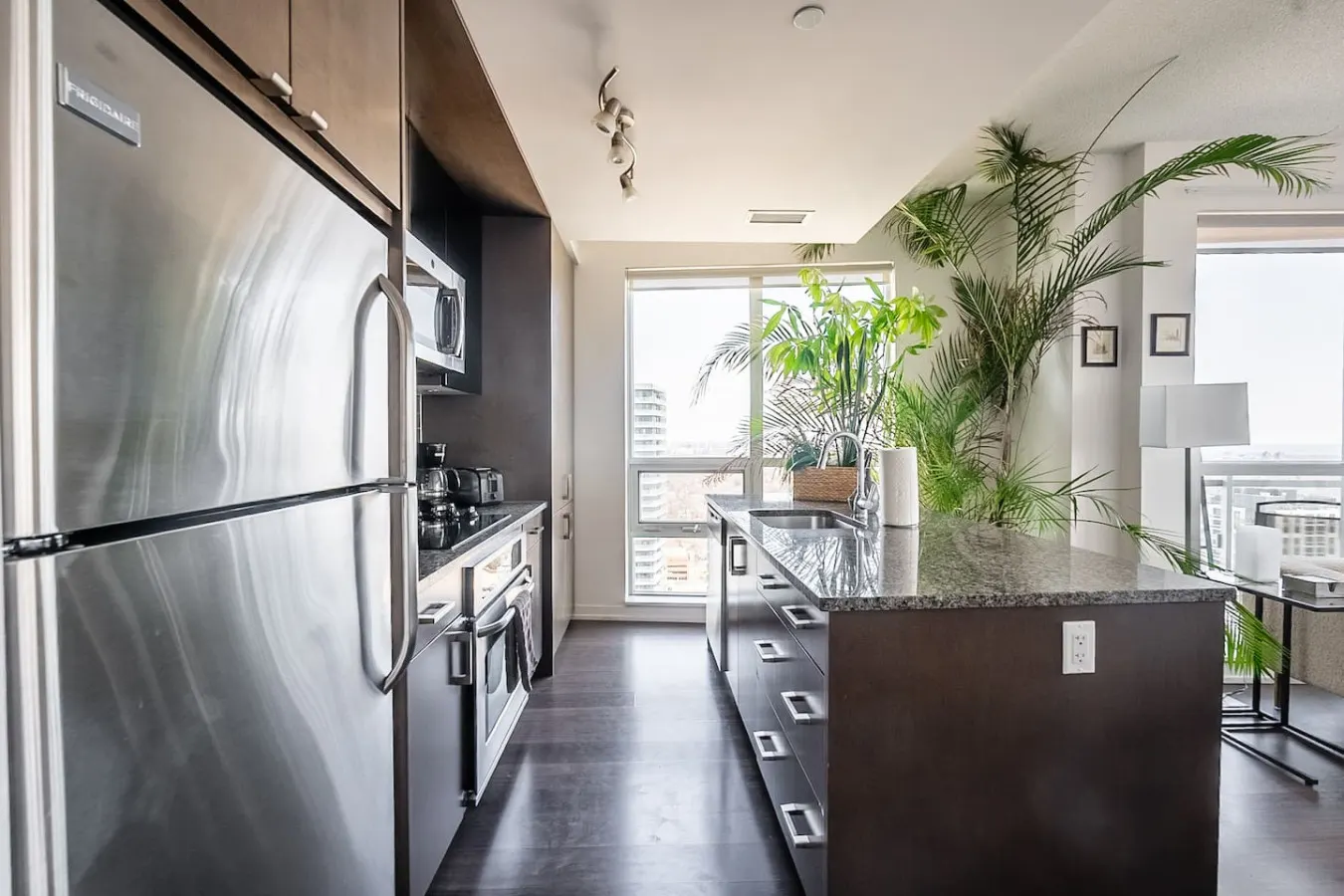 Modern 2BR/2BA Breathtaking Views Parking Spot 8