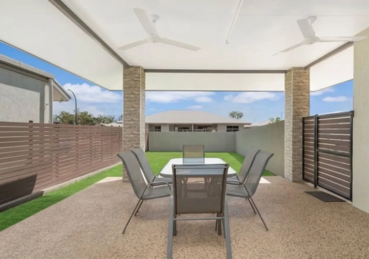 Zen Courtyard: garden - patio - garage 4
