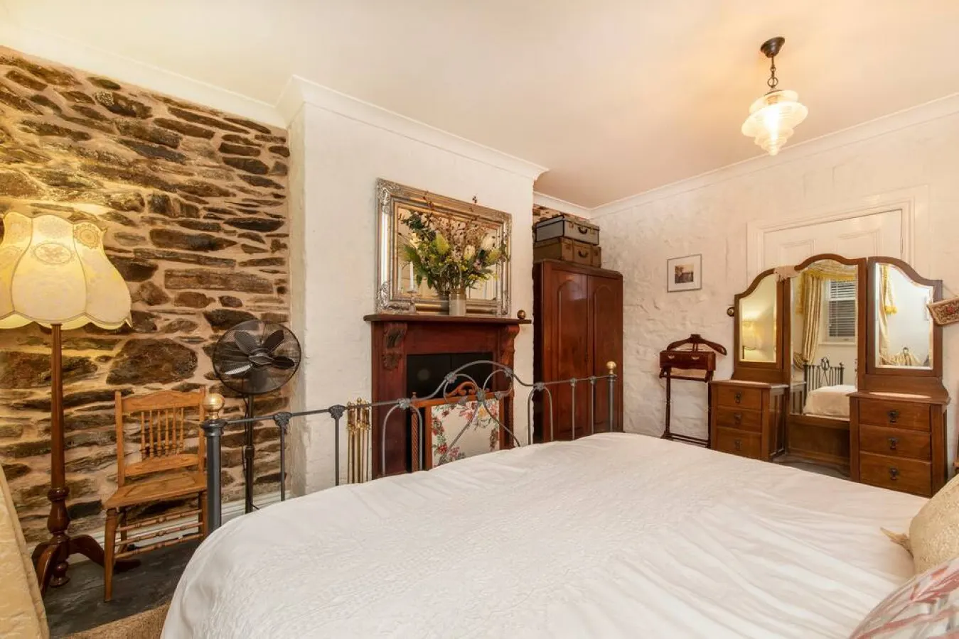 The Burrow on Botanic—Timeless Elegance in the CBD 14