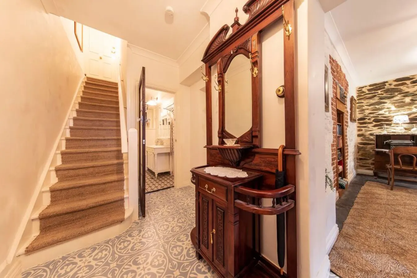 The Burrow on Botanic—Timeless Elegance in the CBD 16