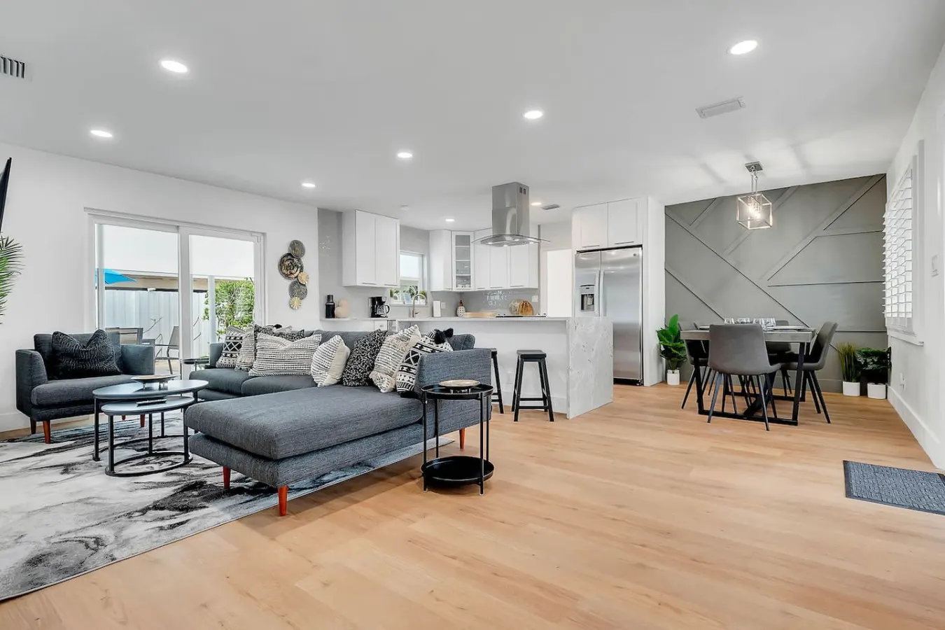 Family-Friendly Pool & BBQ 3BR/2BA Home — photo 2