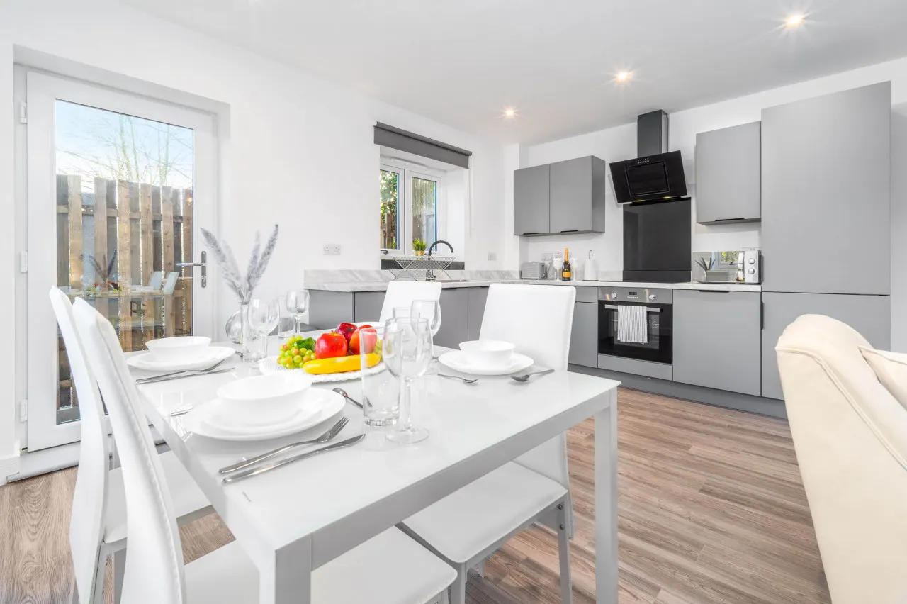 The Marsons Collection - Two Bedroom Apartment - Balcony - Parking - Smethwick 6