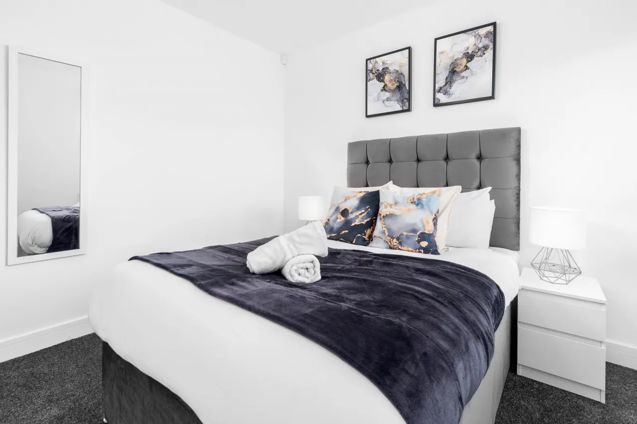 The Marsons Collection - Two Bedroom Apartment - Balcony - Parking - Smethwick 8