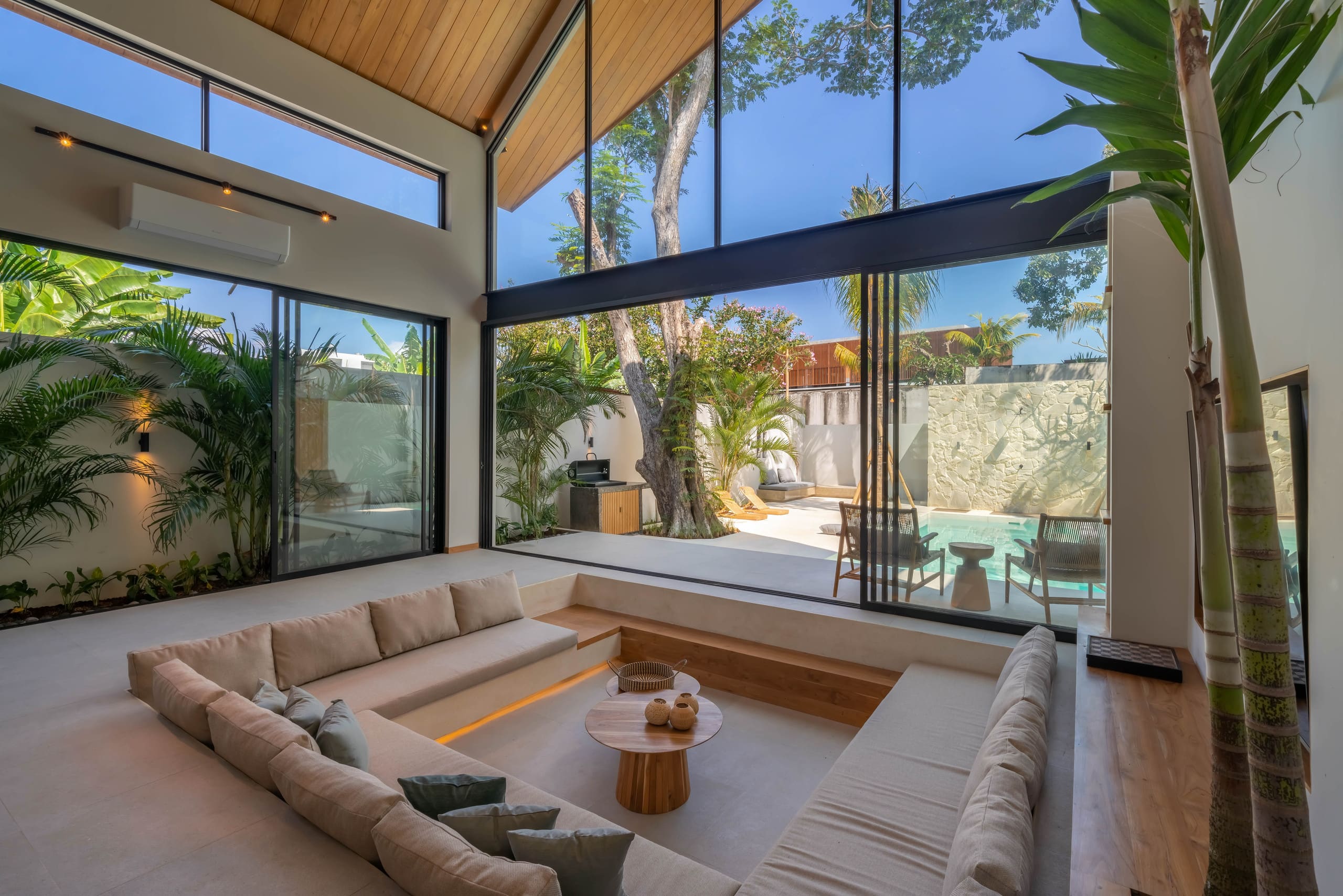 Luxe & Stylish 3BR Villa Just Steps from the Beach — photo 3