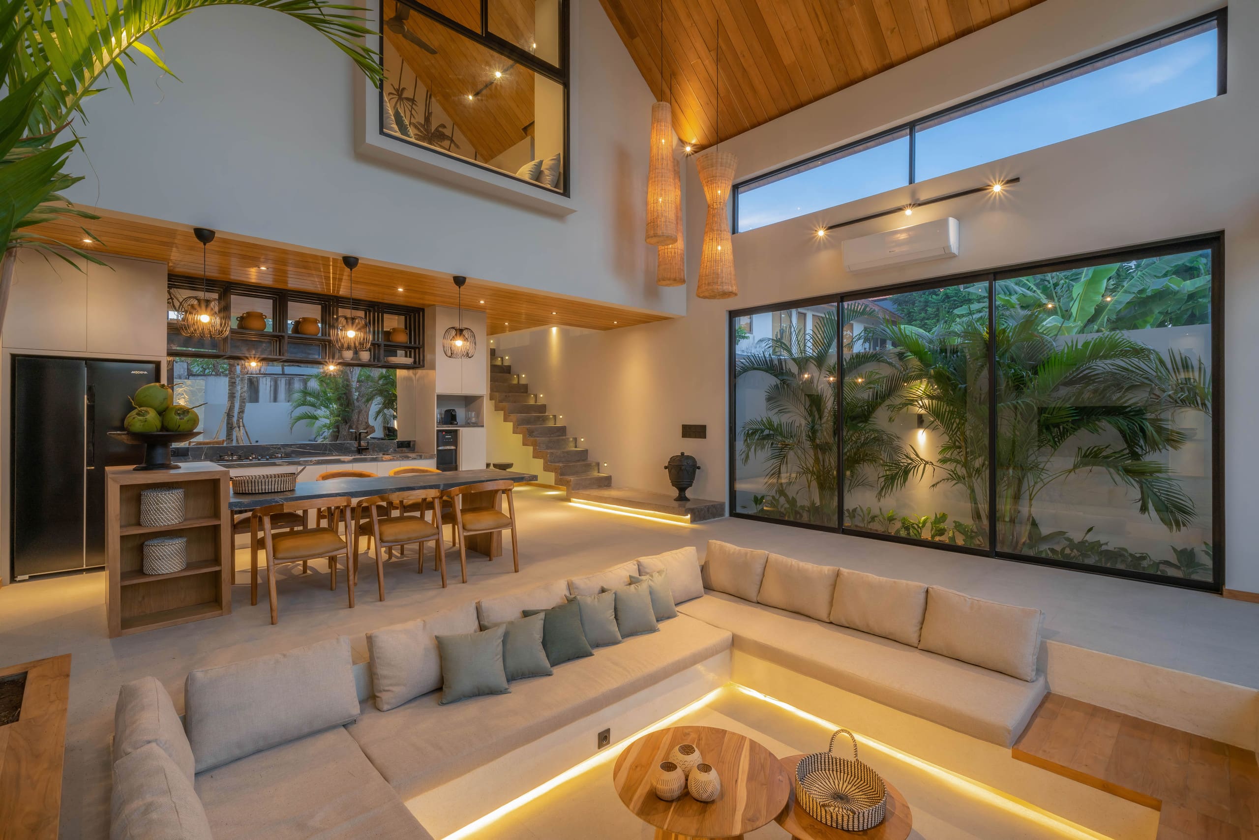 Luxe & Stylish 3BR Villa Just Steps from the Beach — photo 2