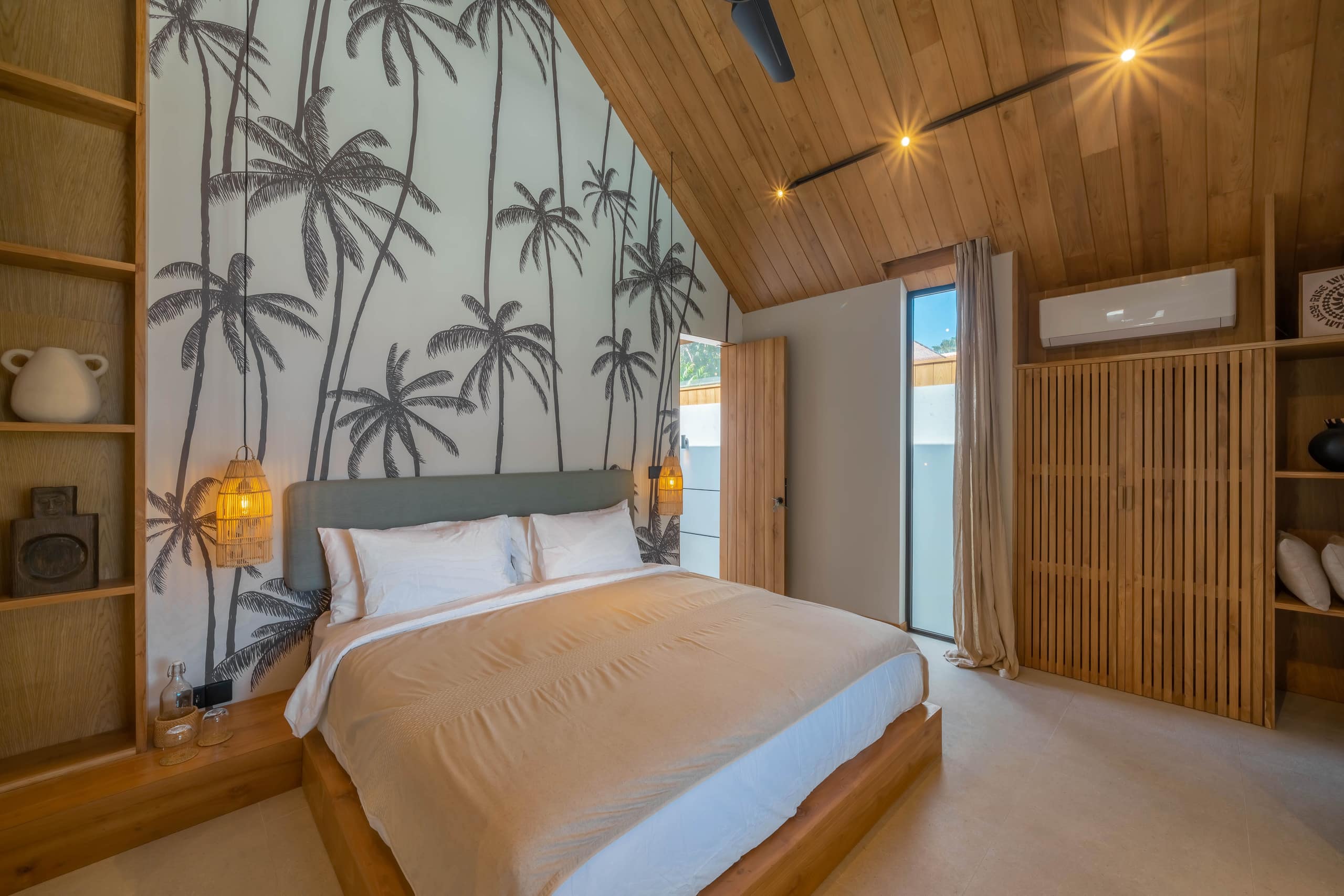 Luxe & Stylish 3BR Villa Just Steps from the Beach — photo 4