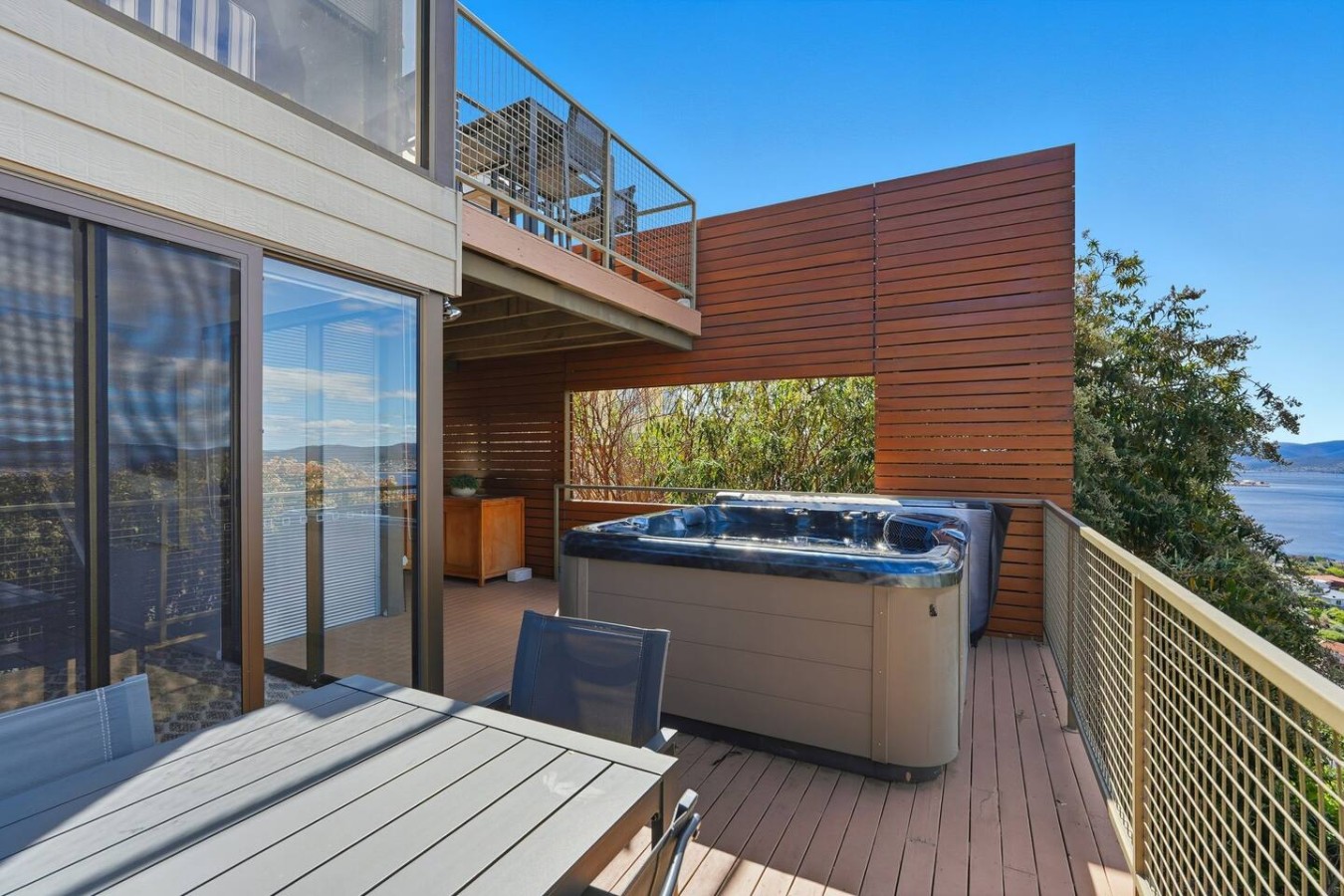 Breathtaking views, Hot Tub Escape 2