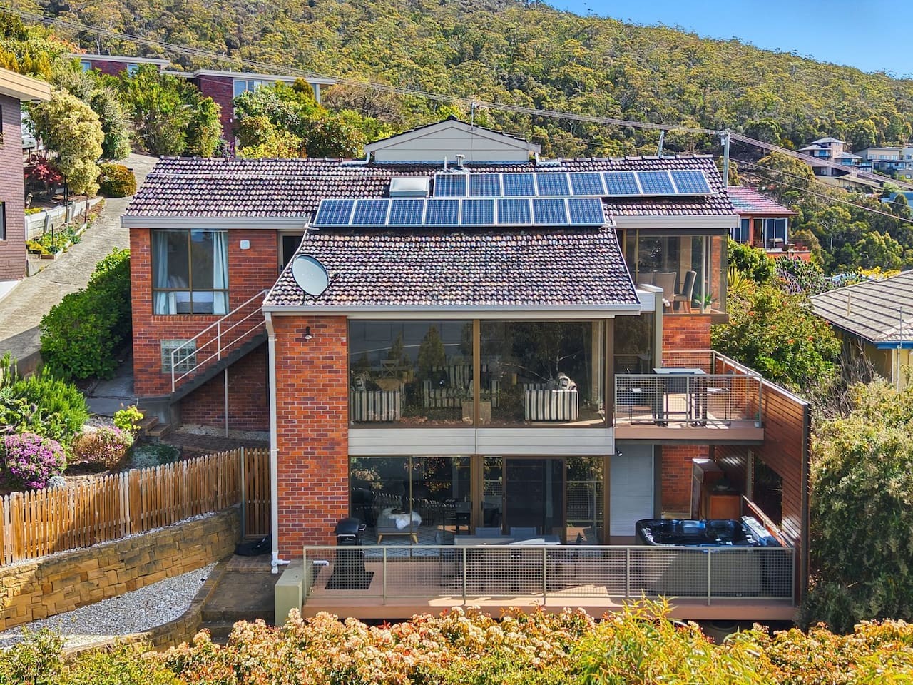 Breathtaking views, Hot Tub Escape 6