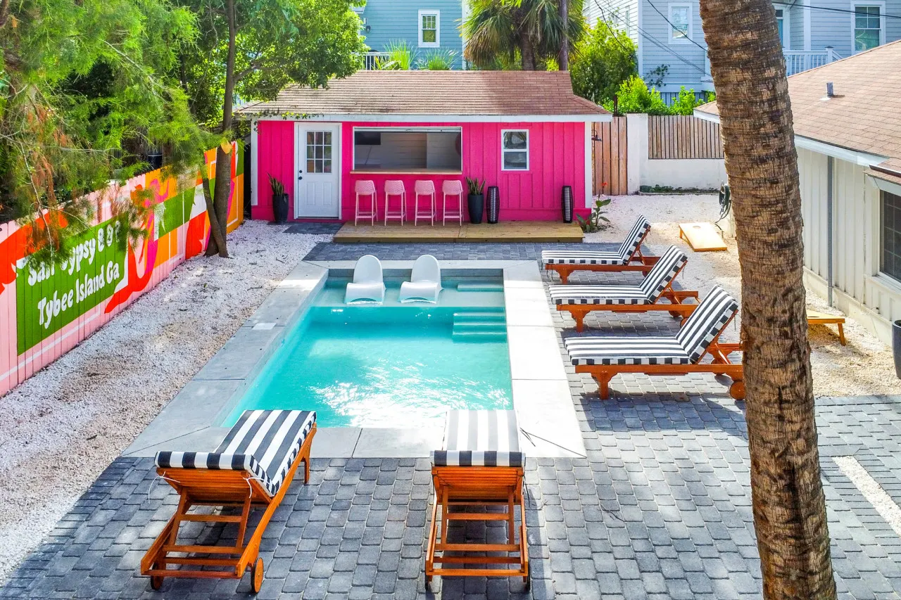 6 Bed 4 ba Resort Style Home Heated Pool and Pool House