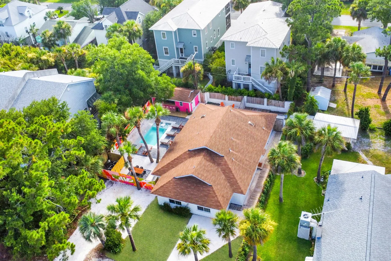 6 Bed 4 ba Resort Style Home Heated Pool and Pool House — photo 2