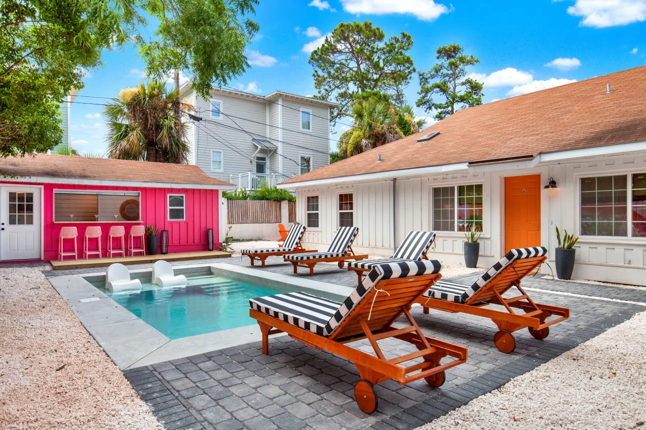 6 Bed 4 ba Resort Style Home Heated Pool and Pool House 12