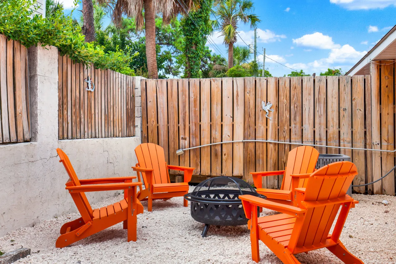 6 Bed 4 ba Resort Style Home Heated Pool and Pool House 18