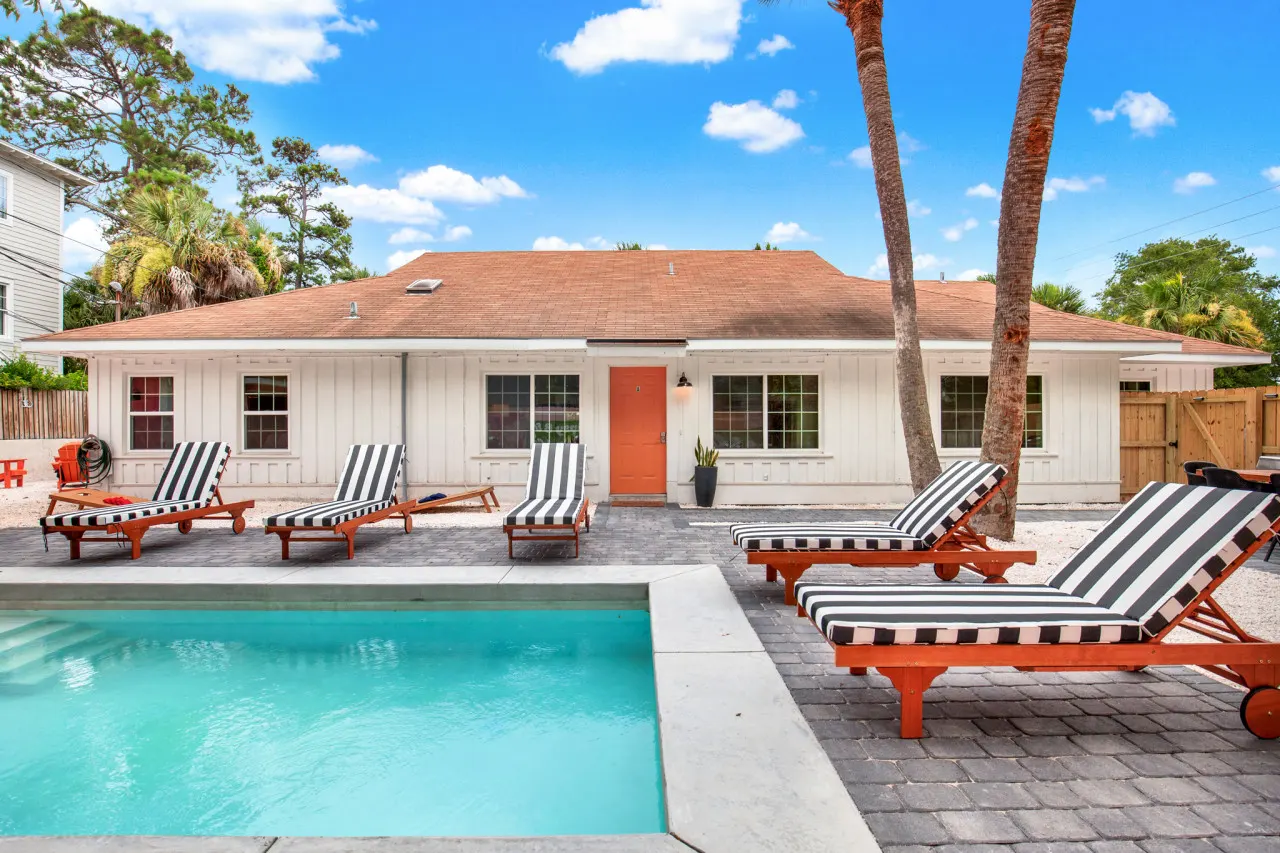6 Bed 4 ba Resort Style Home Heated Pool and Pool House 19