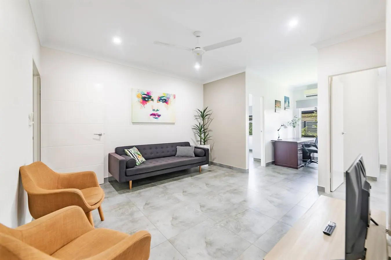 Zenhouse Harmony: Modern Home ~ Near CDU/Hospital 13