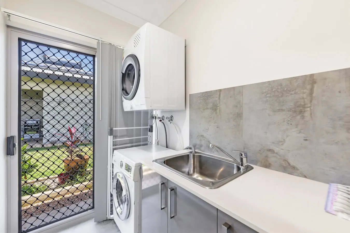 Zenhouse Harmony: Modern Home ~ Near CDU/Hospital 18