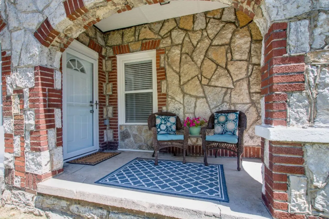 Cozy 2BR/2BA Home – Fast Wi-Fi, Fenced Yard, MTSU — photo 2