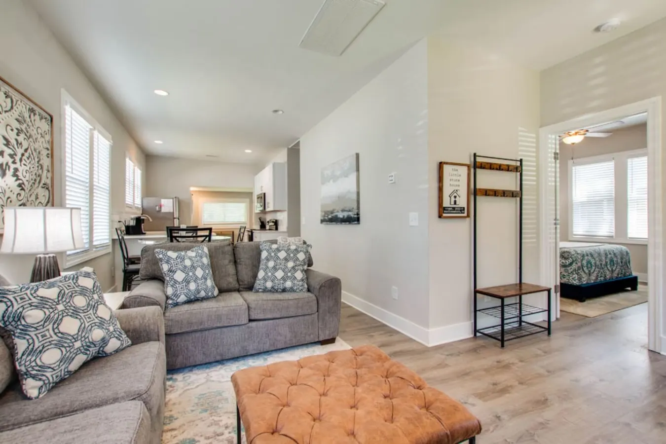 Cozy 2BR/2BA Home – Fast Wi-Fi, Fenced Yard, MTSU — photo 4