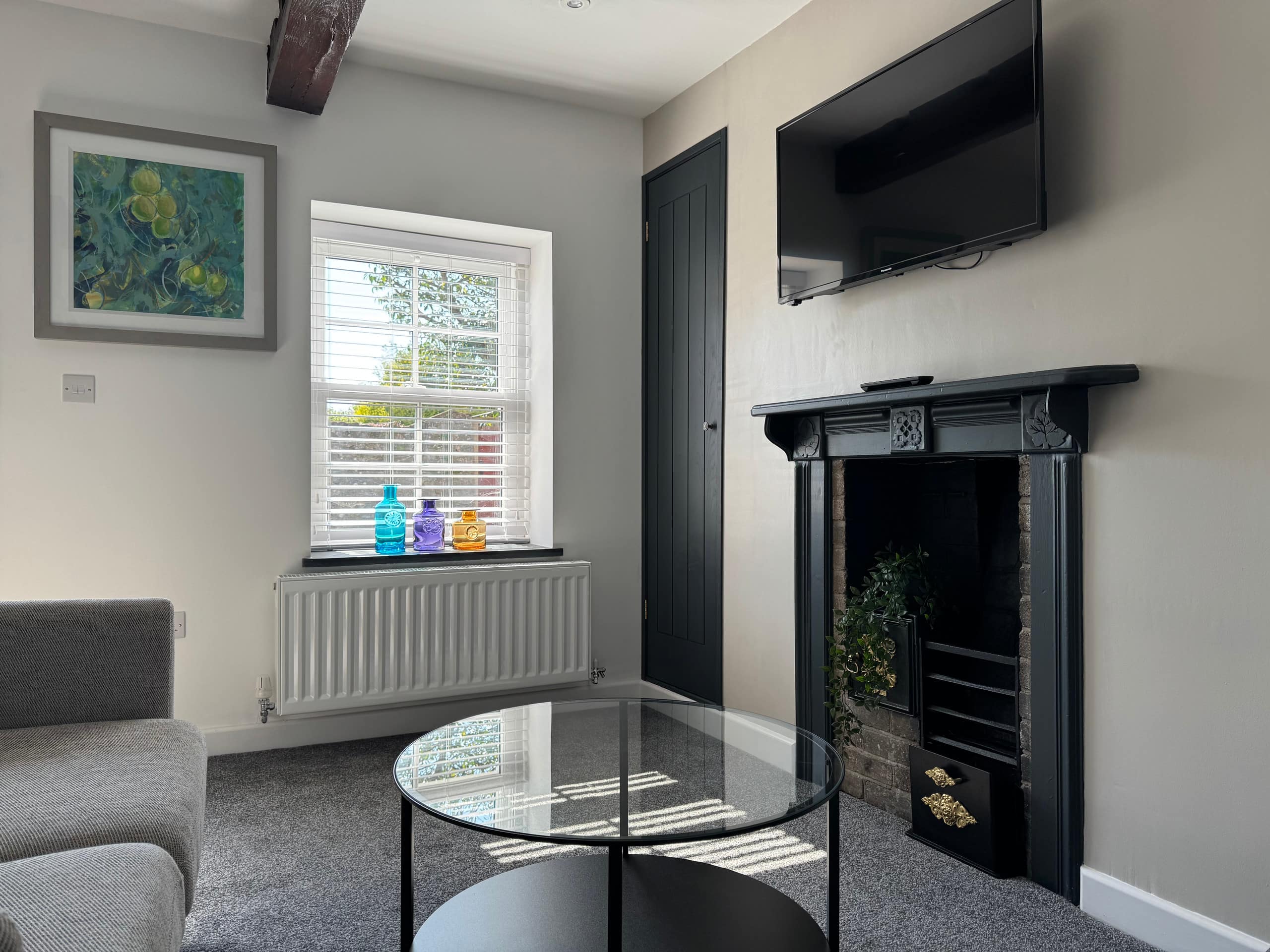 12 Crickhowell Cottages, Town Centre Location
