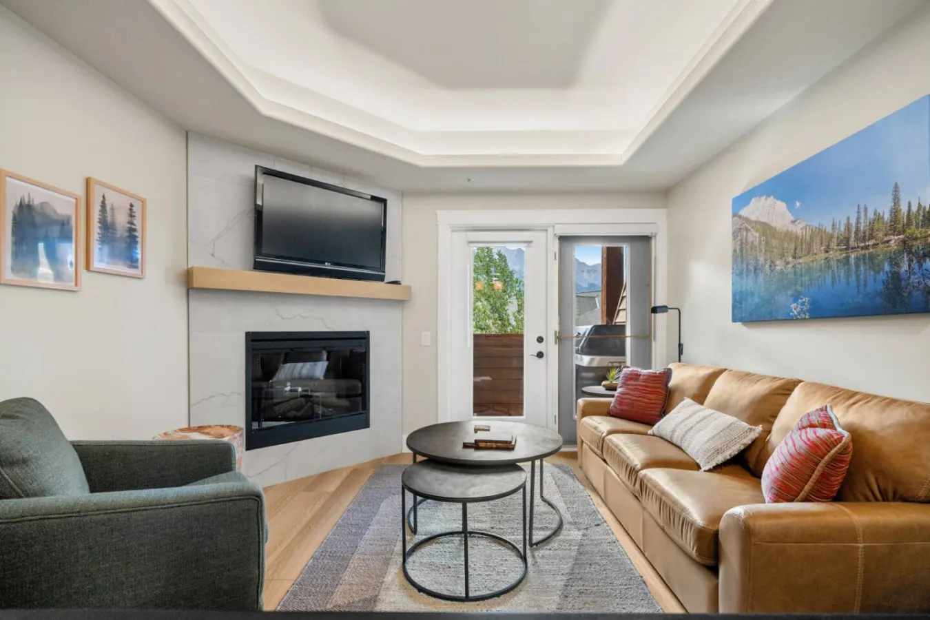 Near Banff: Fireplace, Pool & Hot Tub Access