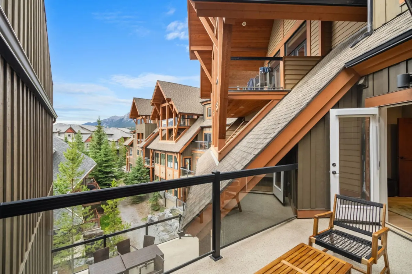 Near Banff: Fireplace, Pool & Hot Tub Access 2