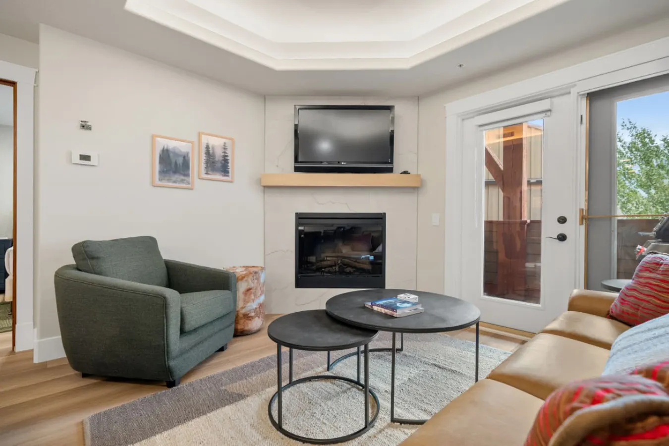Near Banff: Fireplace, Pool & Hot Tub Access 13