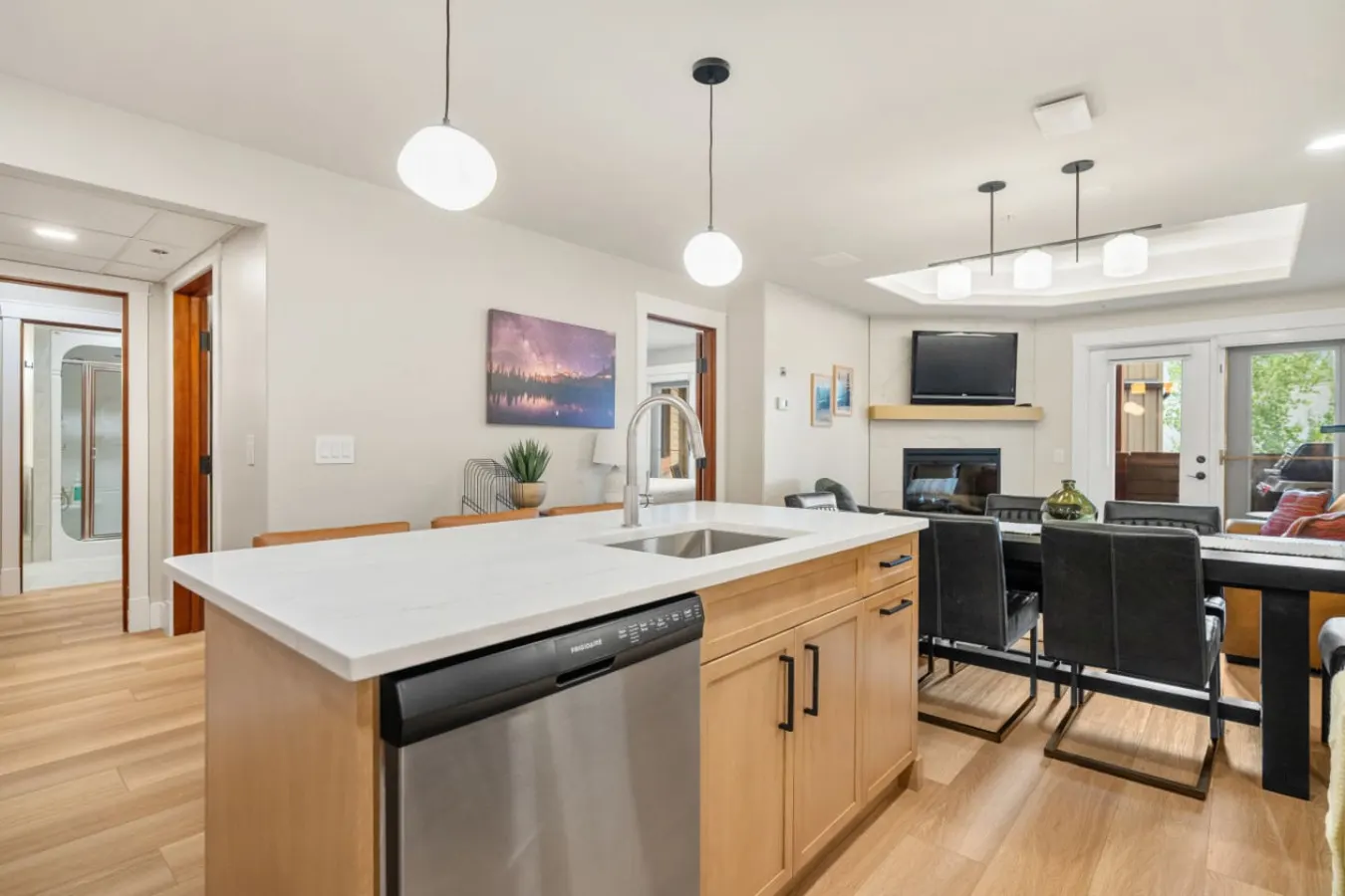 Near Banff: Fireplace, Pool & Hot Tub Access 19