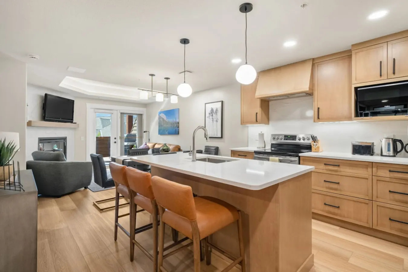 Near Banff: Fireplace, Pool & Hot Tub Access 3