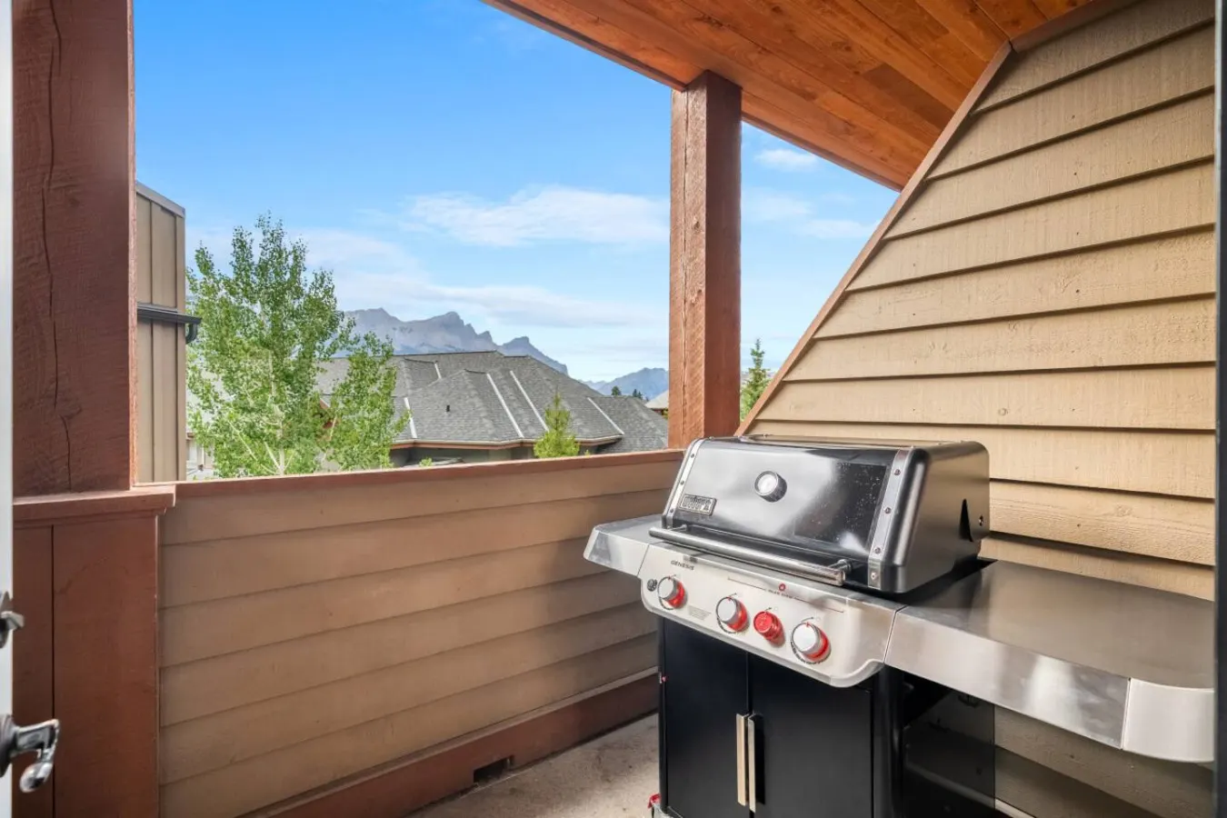 Near Banff: Fireplace, Pool & Hot Tub Access 7