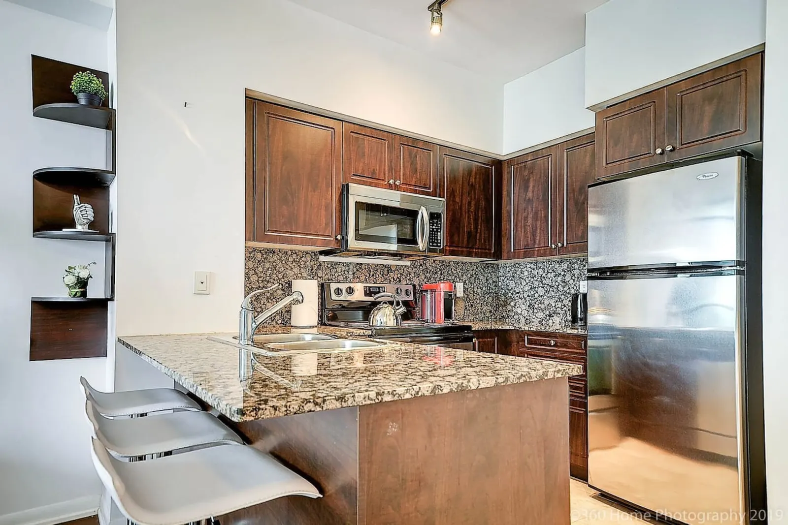 Luxurious 1BR in of downtown with Balcony 9