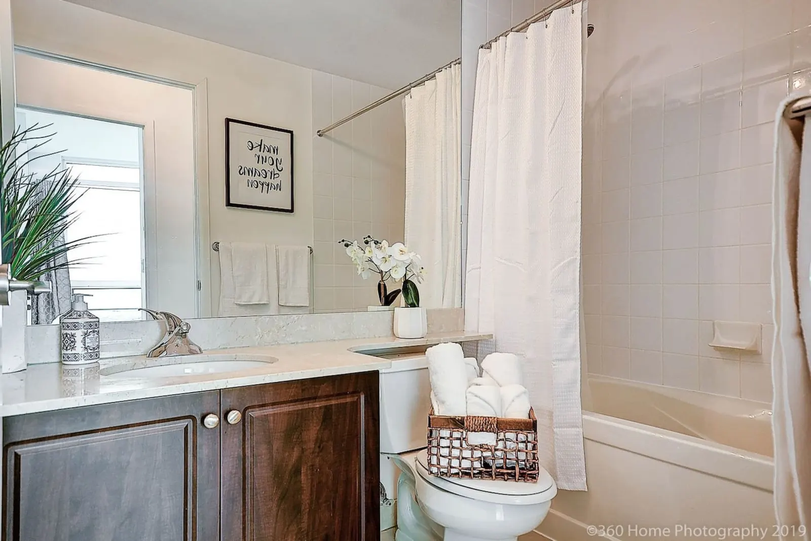 Luxurious 1BR in of downtown with Balcony 10