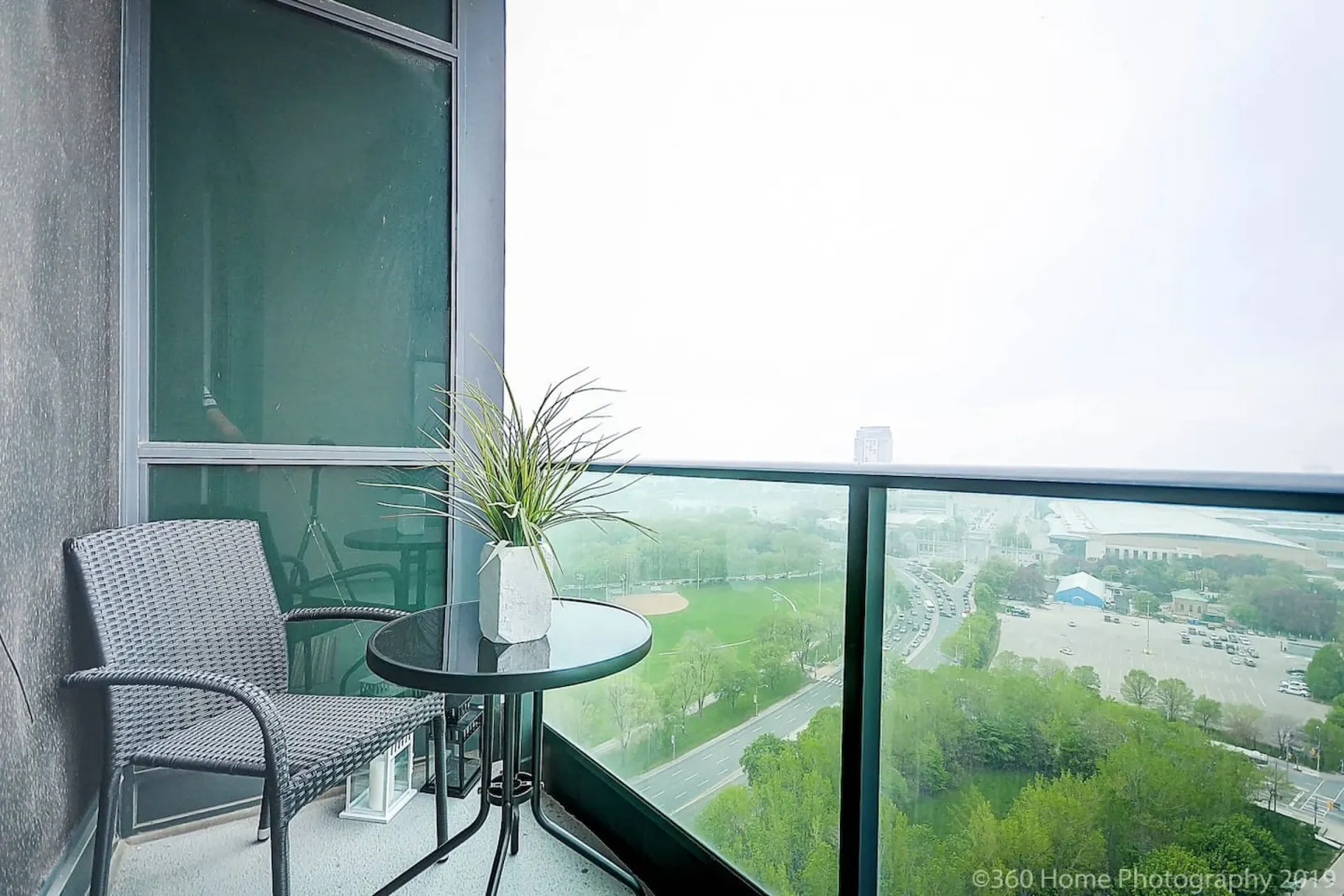 Luxurious 1BR in of downtown with Balcony 12