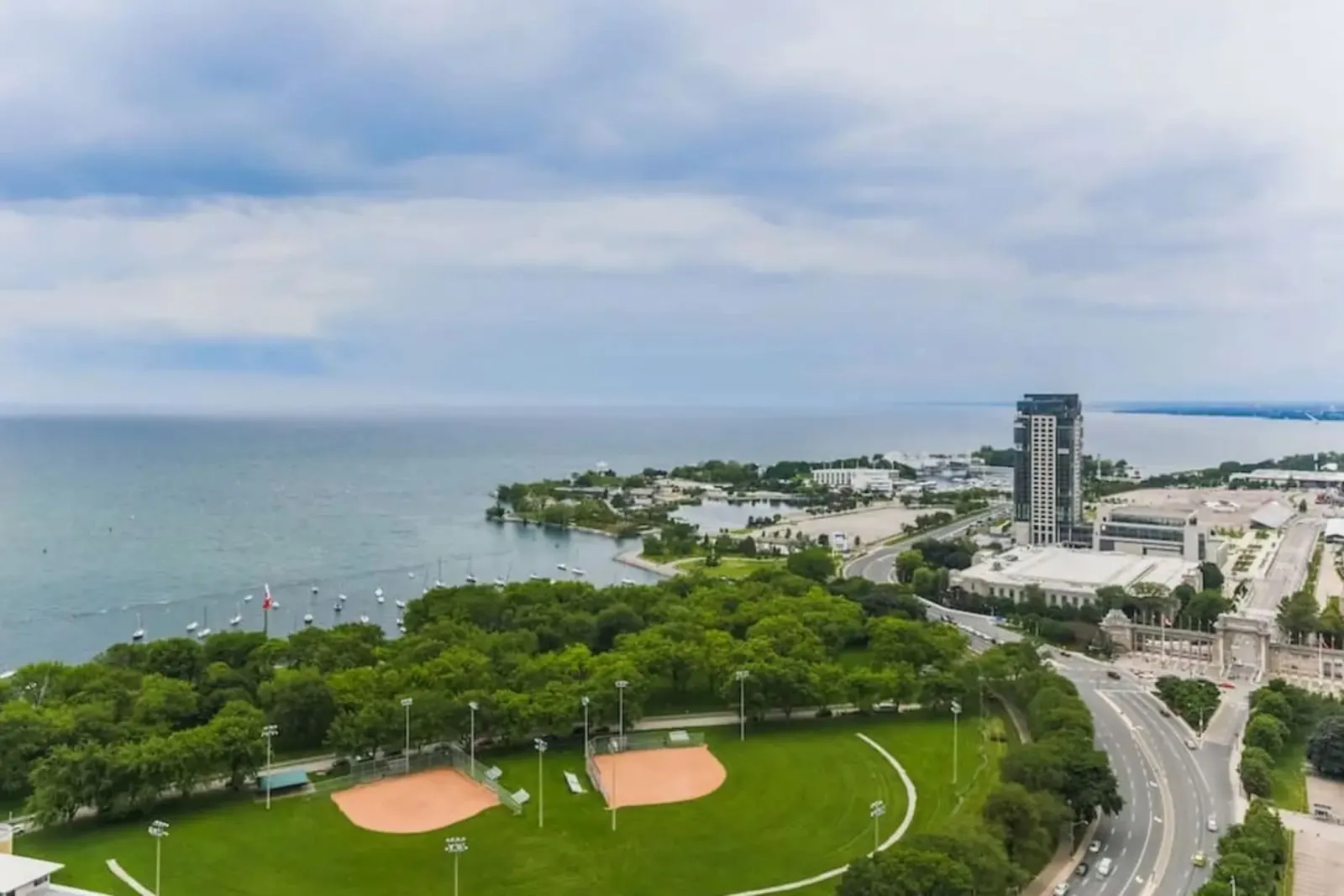 Luxurious 1BR in of downtown with Balcony 13