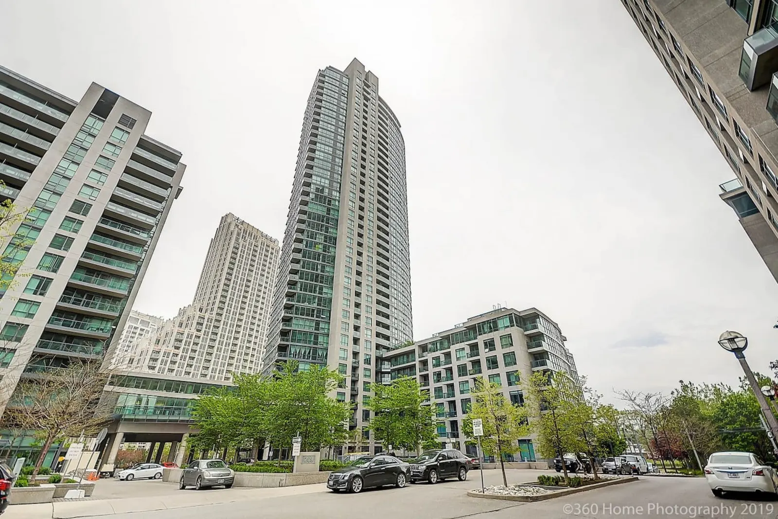 Luxurious 1BR in of downtown with Balcony 15