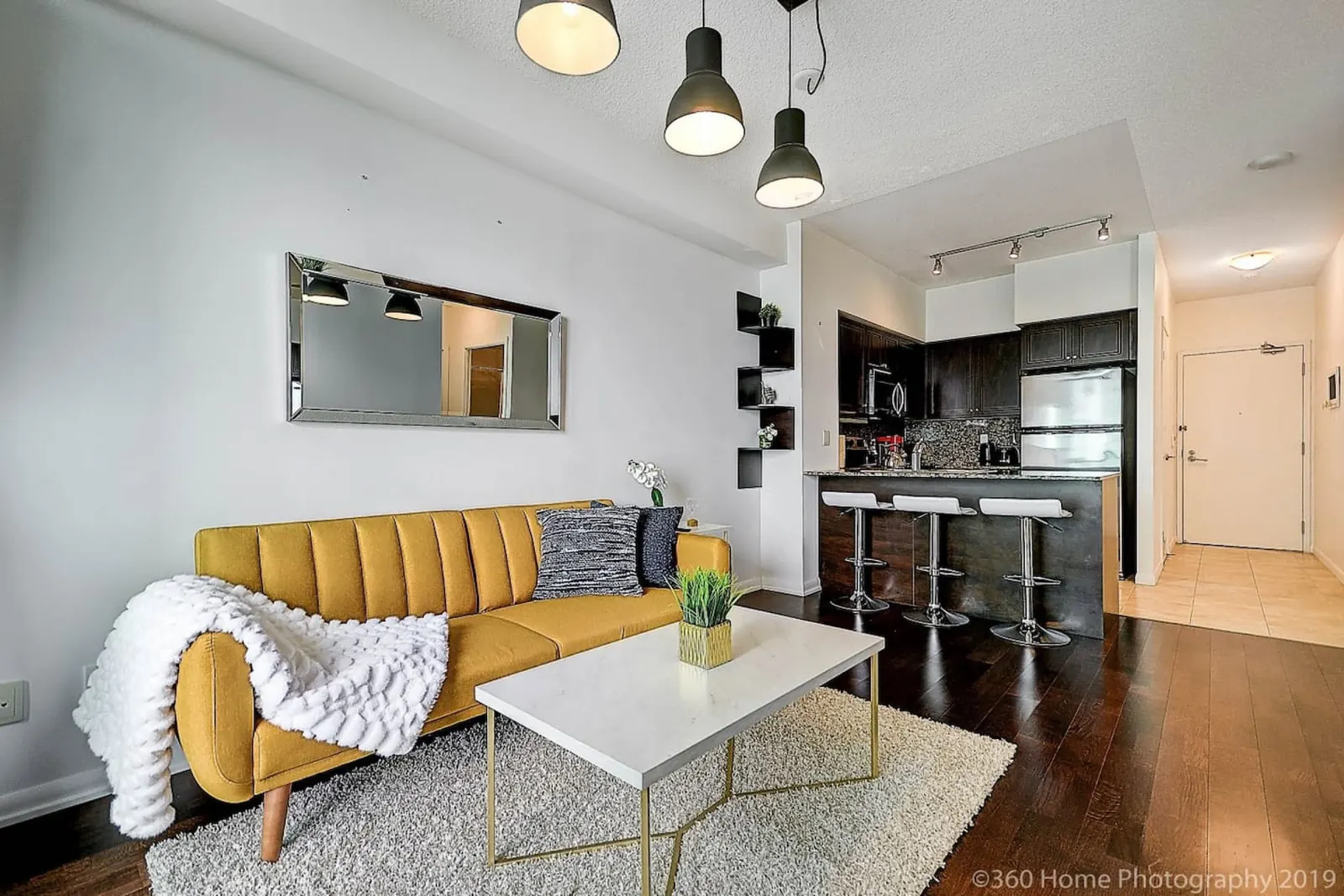 Luxurious 1BR in of downtown with Balcony 3
