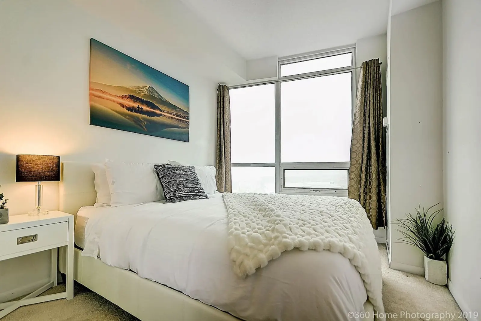 Luxurious 1BR in of downtown with Balcony 5