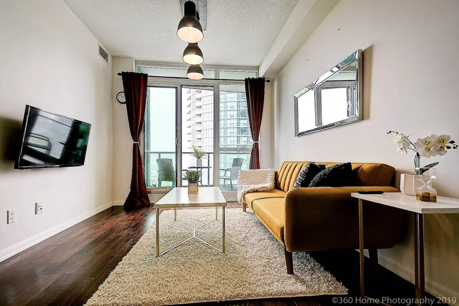 Luxurious 1BR in of downtown with Balcony 8