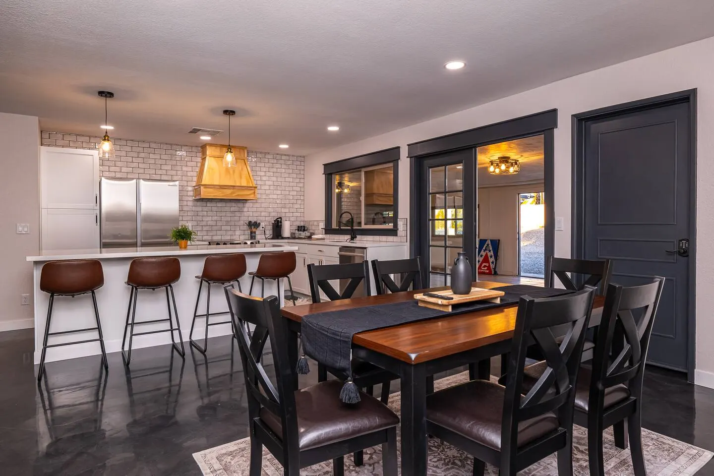 Modern Comfort 3BD 2BA Game room Sleeps 12 10