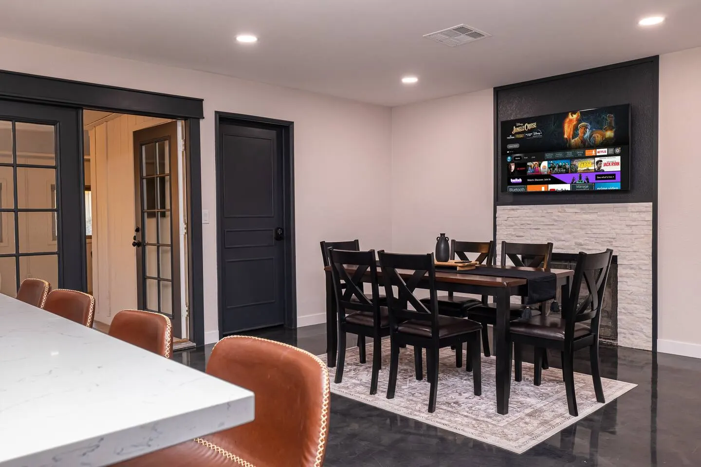 Modern Comfort 3BD 2BA Game room Sleeps 12 16