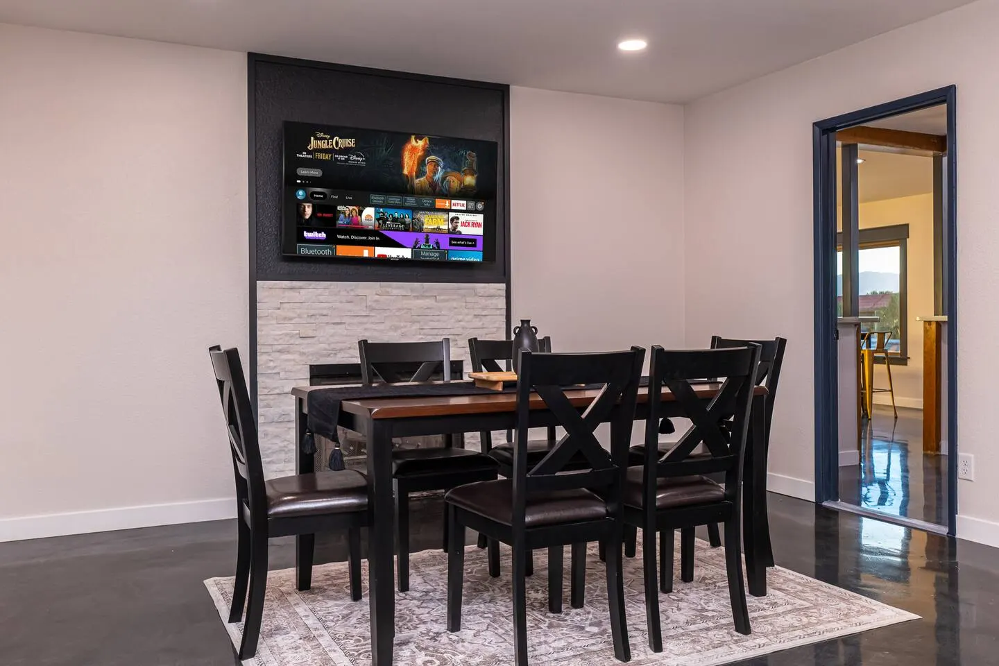 Modern Comfort 3BD 2BA Game room Sleeps 12 18
