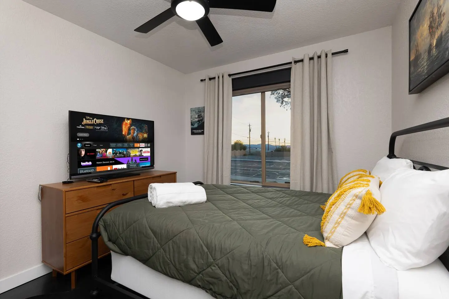 Modern Comfort 3BD 2BA Game room Sleeps 12 19