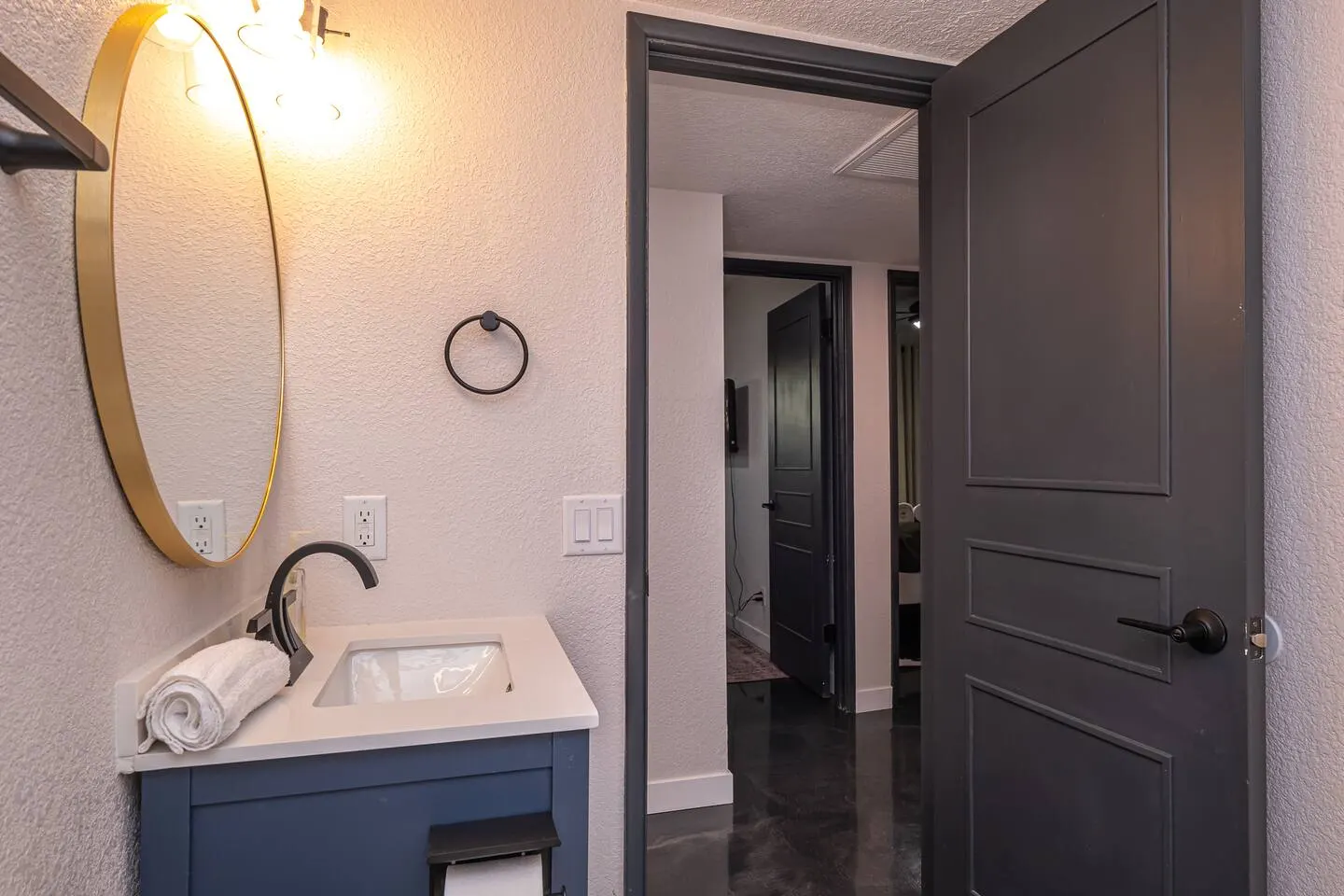 Modern Comfort 3BD 2BA Game room Sleeps 12 20