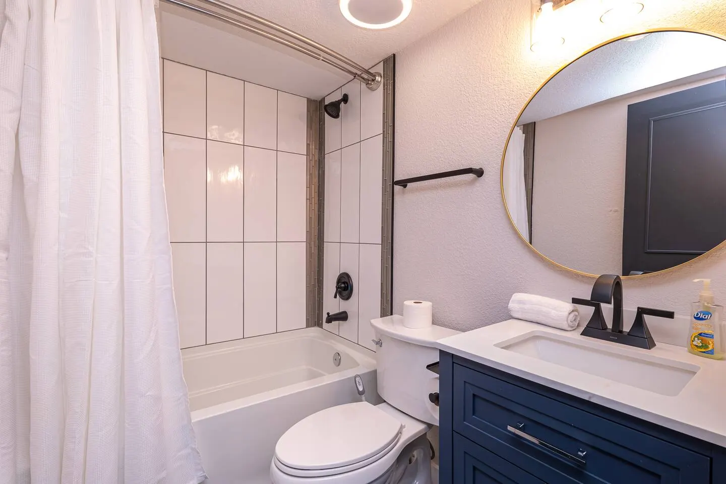 Modern Comfort | 3BD | 2BA | Game room | Sleeps 12 — photo 4
