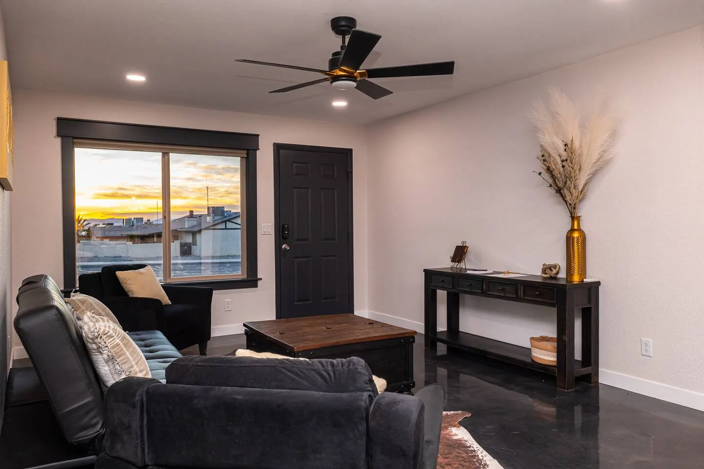 Modern Comfort 3BD 2BA Game room Sleeps 12 8