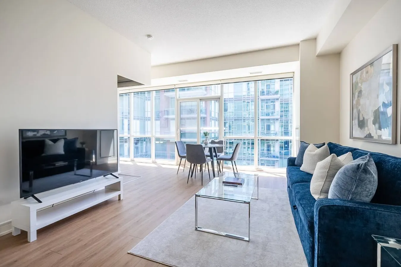 Stylish 1BR Urban Retreat Workspace Sleeps 4 9