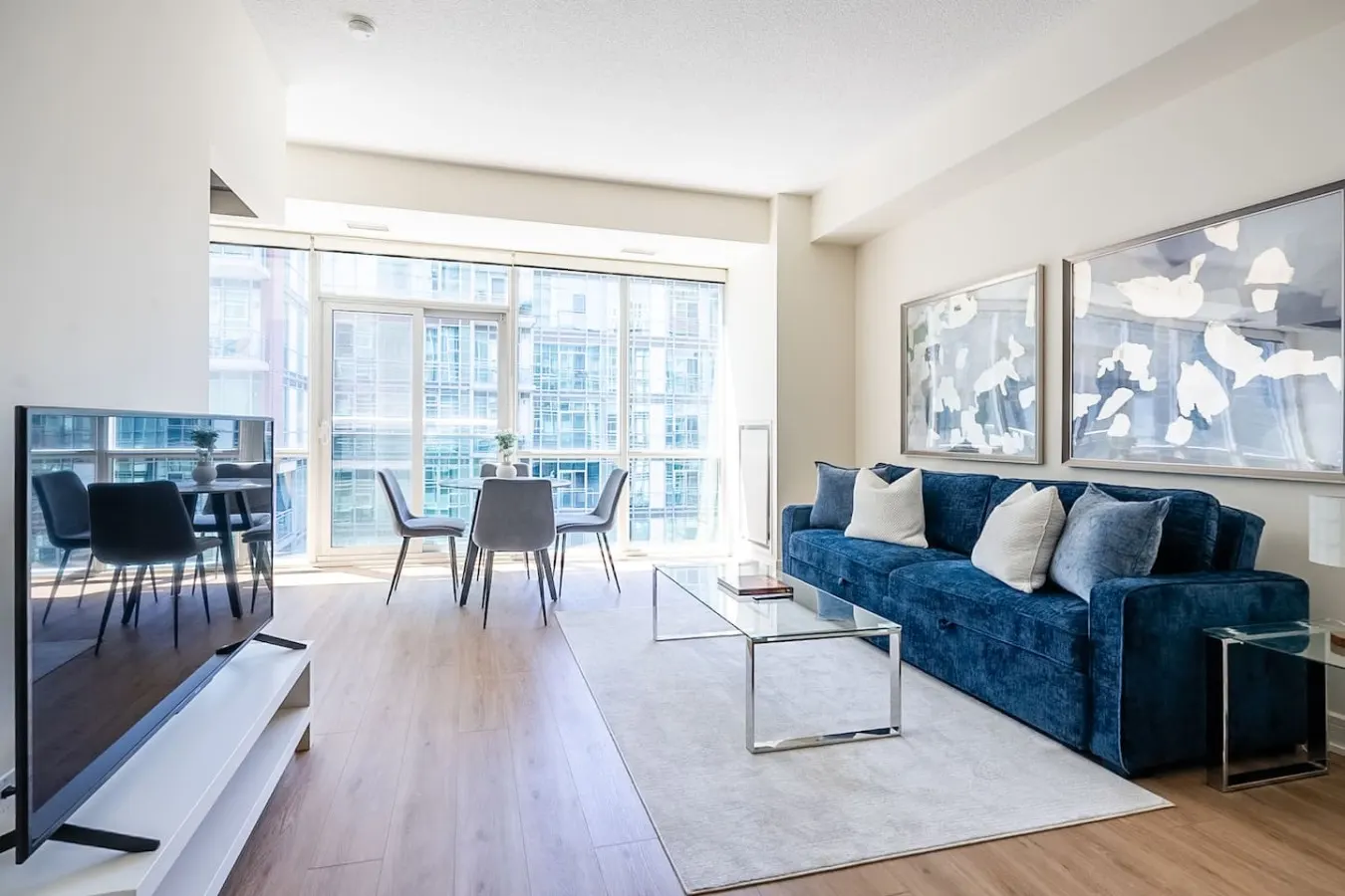 Stylish 1BR Urban Retreat Workspace Sleeps 4 10